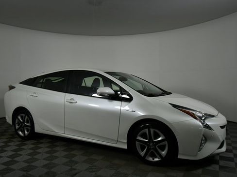 Used 2018 Toyota Prius Four Touring image 9