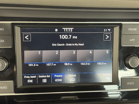 Used 2023 Volkswagen Jetta SE FWD image 19