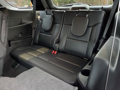 Used 2020 Ford Explorer XLT w/ Equipment Group 202A image 21