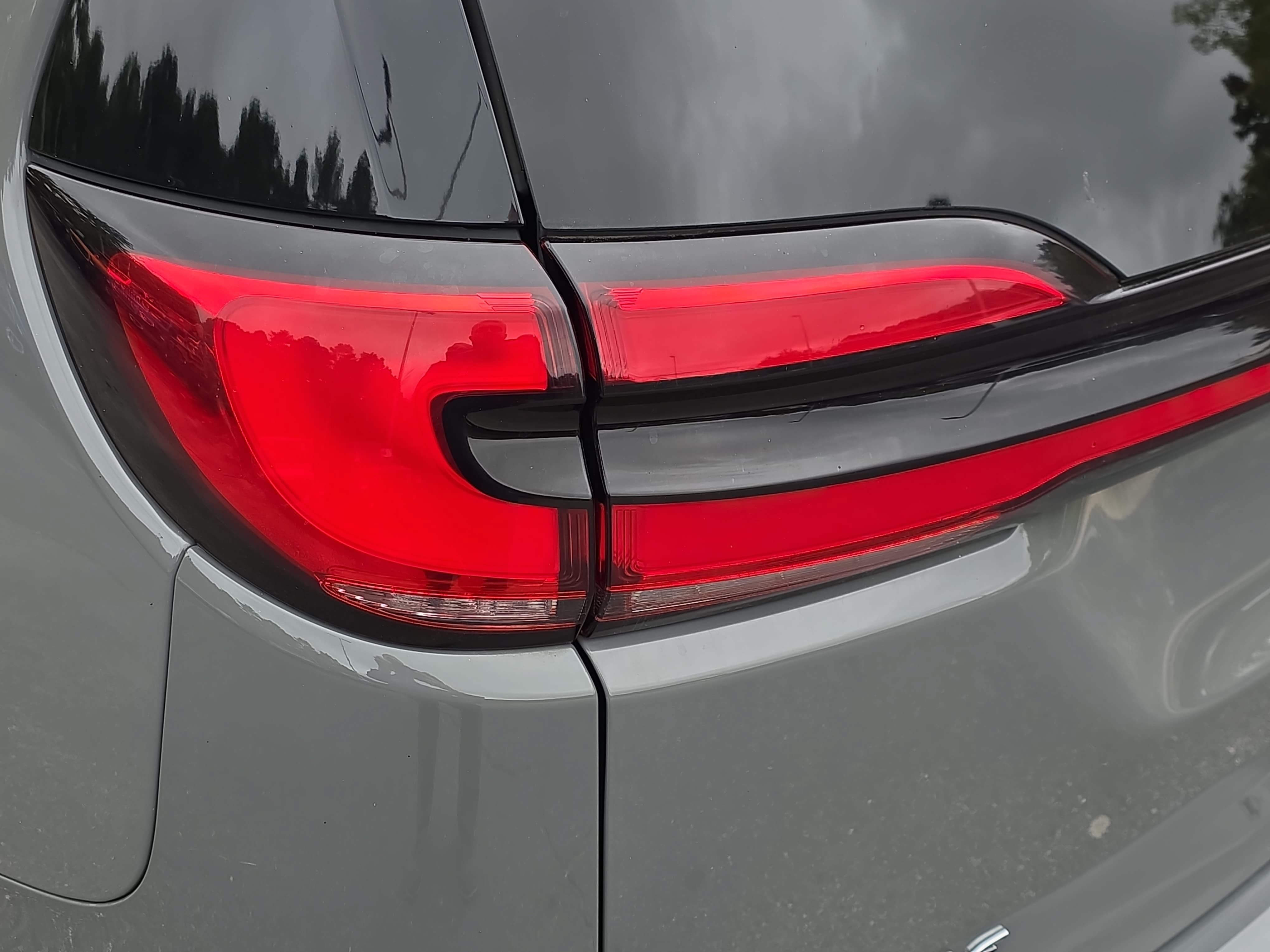 Used 2025 Chrysler Pacifica Limited FWD image 31
