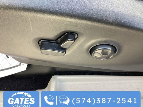 Used 2024 Chrysler Pacifica Touring-L image 21