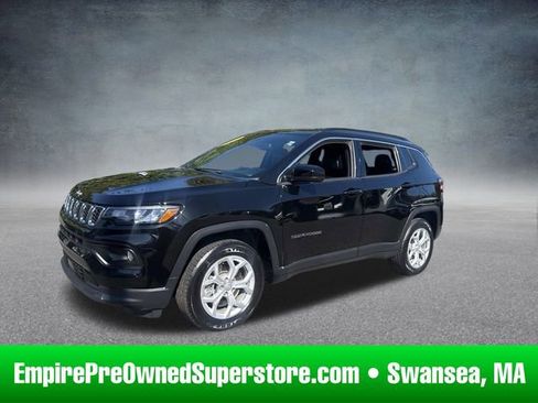 Used 2024 Jeep Compass Latitude image 1