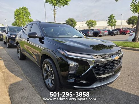 Used 2025 Chevrolet Trax LT w/ Driver Confidence Package FWD image 3