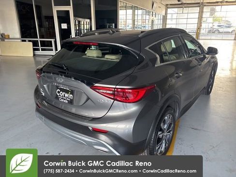 Used 2018 INFINITI QX30 Premium image 8