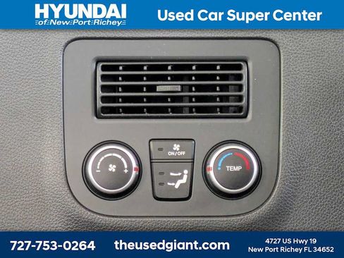 Used 2019 Hyundai Santa Fe XL FWD image 18