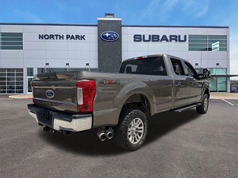 Used 2018 Ford F250 XLT AWD/4WD image 3