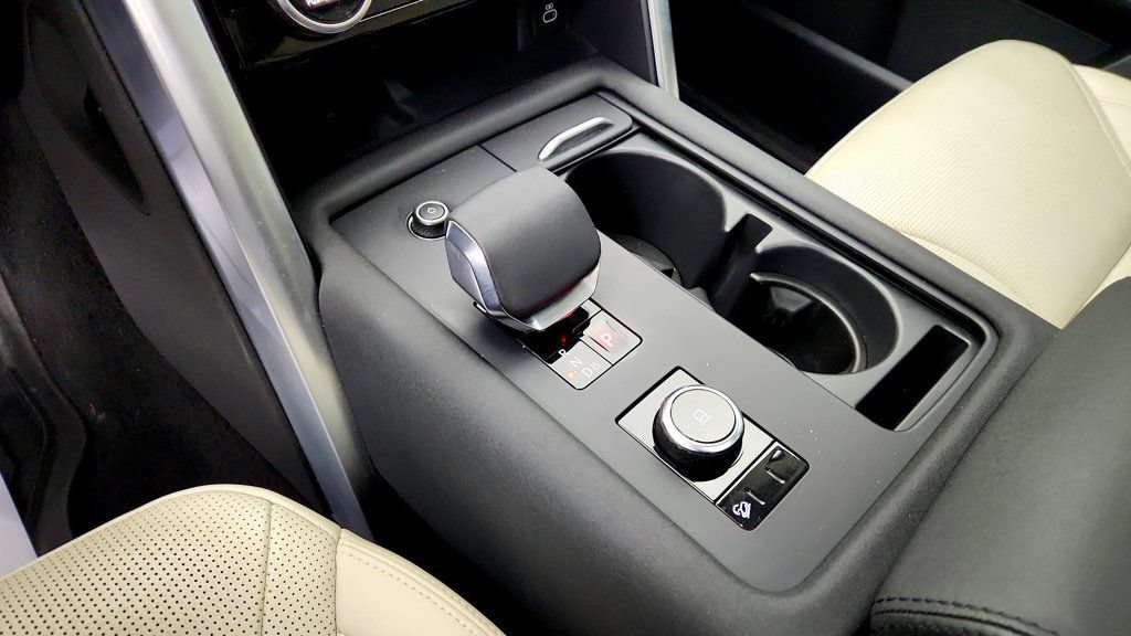 Used 2024 Land Rover Discovery S AWD/4WD image 16