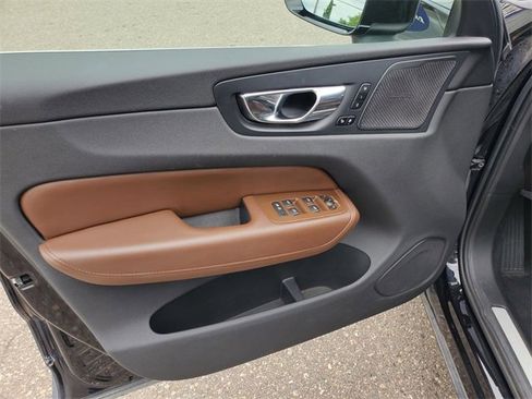 Used 2020 Volvo XC60 T8 Inscription image 10