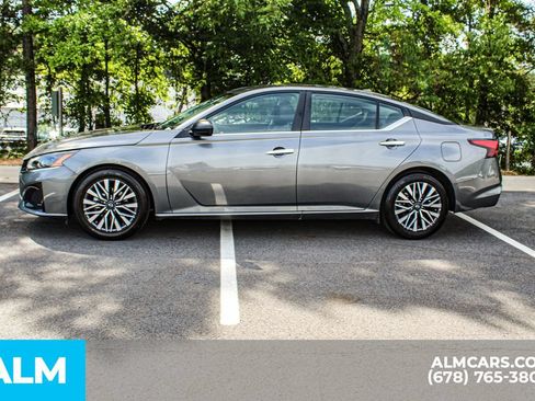 Used 2025 Nissan Altima 2.5 SV FWD image 7