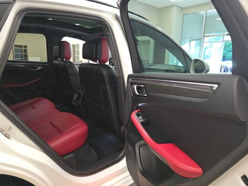 Used 2015 Porsche Macan Turbo AWD/4WD image 27