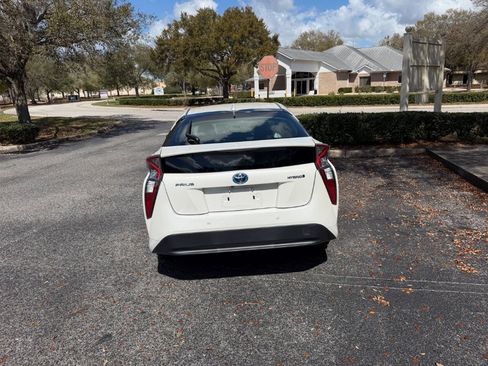 Used 2018 Toyota Prius Four image 10
