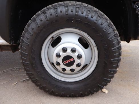 Used 2007 GMC Sierra 3500 W/T w/ Heavy-Duty Power Package image 36