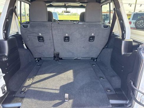 Used 2020 Jeep Wrangler Unlimited Sahara AWD/4WD image 8