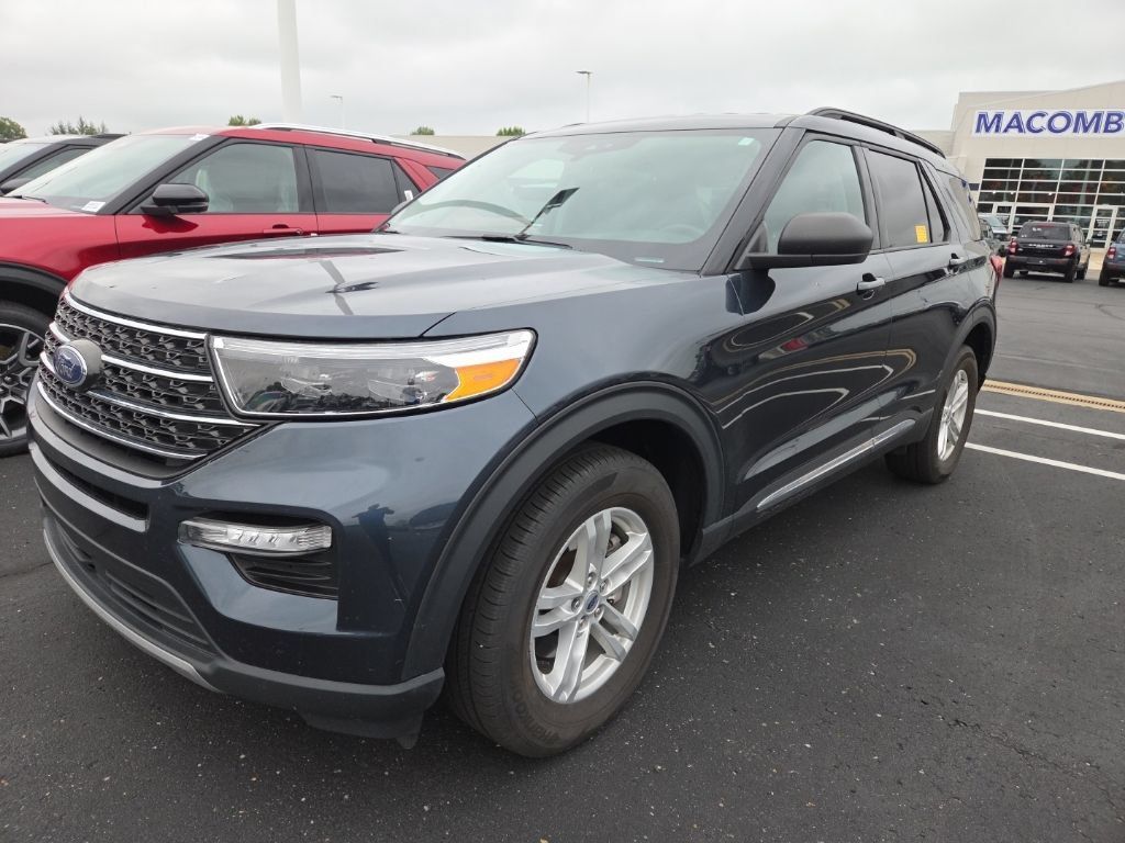 Certified 2024 Ford Explorer XLT w/ Equipment Group 202A AWD/4WD image 1