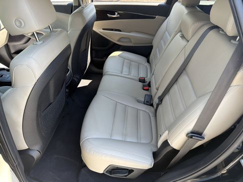Used 2019 Kia Sorento EX FWD image 24
