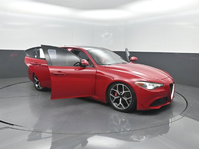 Used 2019 Alfa Romeo Giulia Ti RWD image 32