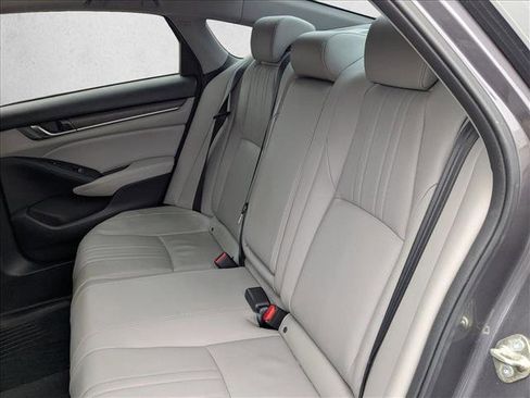 Used 2018 Honda Accord Touring image 17