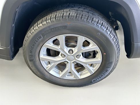 Used 2023 Jeep Grand Cherokee L Limited AWD/4WD image 11