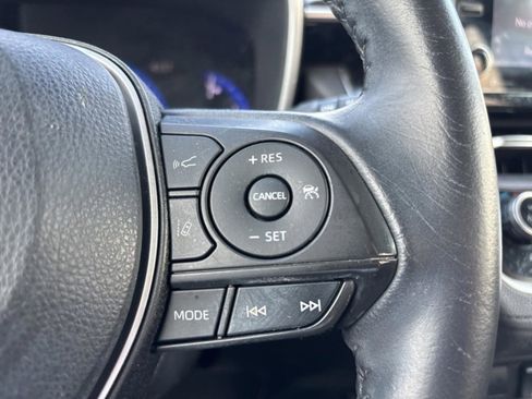 Used 2022 Toyota Corolla Cross XLE image 16