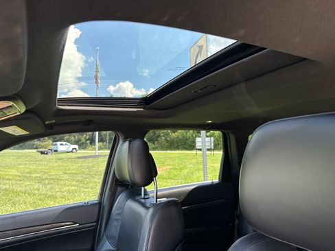 Used 2018 Jeep Grand Cherokee Limited w/ Trailer Tow Group IV AWD/4WD image 22