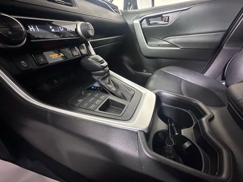 Used 2021 Toyota RAV4 XLE Premium image 26