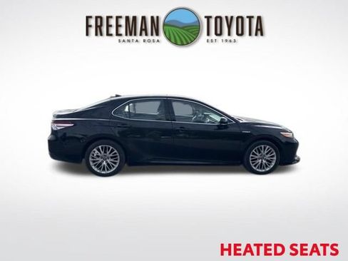 Used 2020 Toyota Camry XLE FWD image 4