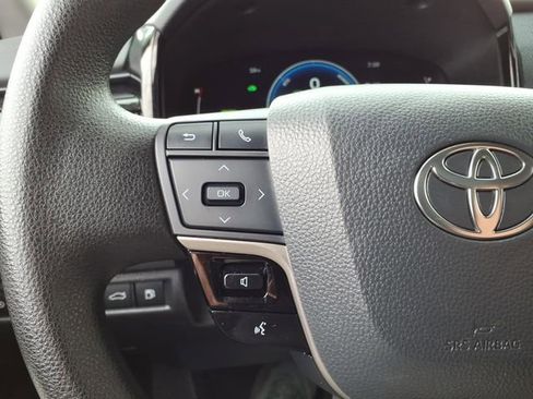 Used 2025 Toyota Camry LE image 23