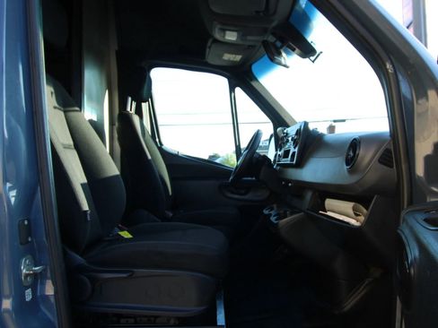 Used 2019 Mercedes-Benz Sprinter 144 image 9