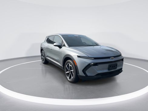 Used 2025 Chevrolet Equinox EV LT w/ Comfort Package image 2