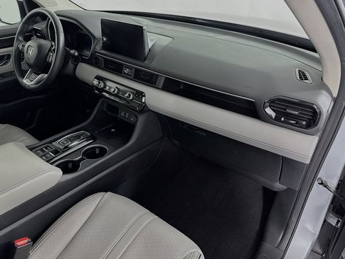 Certified 2024 Honda Pilot Elite image 32