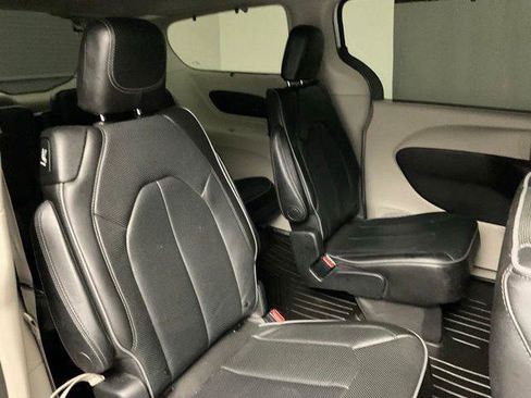 Used 2020 Chrysler Pacifica Limited FWD image 26