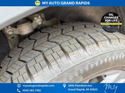 Used 2022 Ford Explorer XLT w/ Equipment Group 202A AWD/4WD image 33