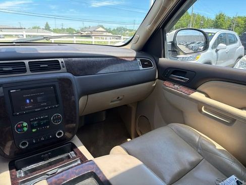 Used 2010 GMC Yukon Denali AWD/4WD image 22
