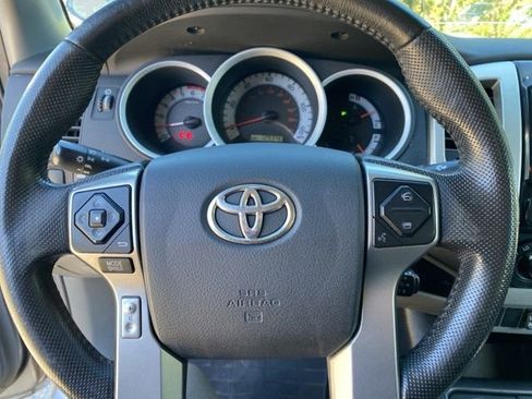 Used 2015 Toyota Tacoma PreRunner image 31