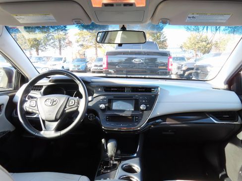 Used 2015 Toyota Avalon XLE image 11