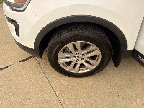 Used 2019 Ford Explorer XLT w/ Equipment Group 201A AWD/4WD image 22