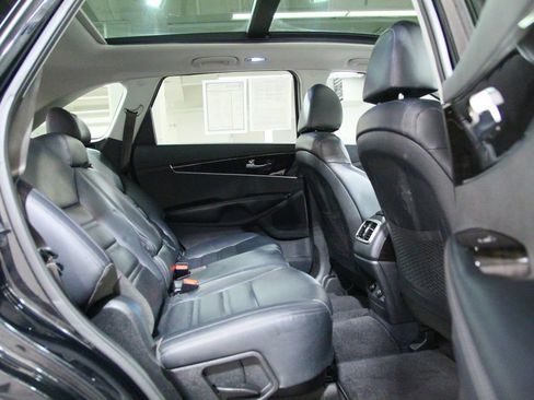 Used 2019 Kia Sorento EX AWD/4WD image 23