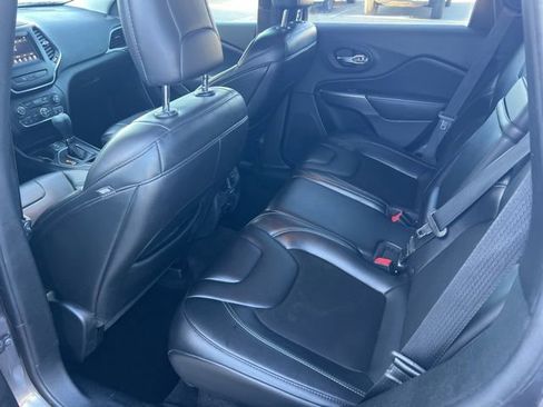 Used 2019 Jeep Cherokee Latitude Plus w/ Comfort/Convenience Group image 12