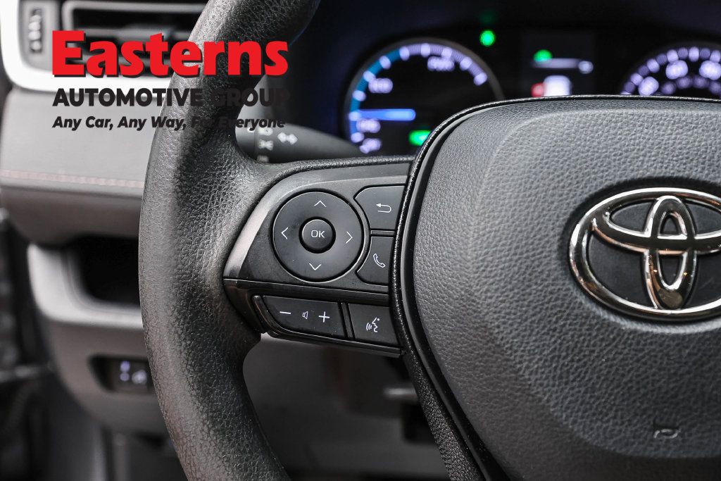 Used 2021 Toyota RAV4 LE w/ Carpet Mat Package (TMS) AWD/4WD image 17