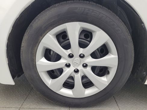 Used 2024 Toyota Corolla LE FWD image 31
