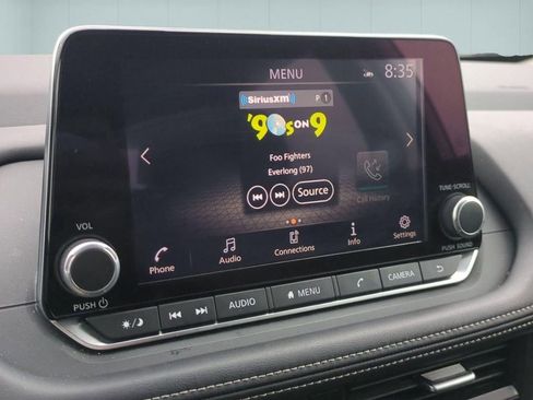 Used 2025 Nissan Rogue SV AWD/4WD image 13
