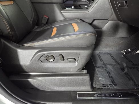 Used 2025 GMC Sierra 2500 AT4 AWD/4WD image 32