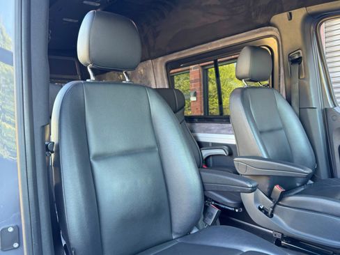 Used 2021 Mercedes-Benz Sprinter 2500 w/ Comfort Plus Package image 36