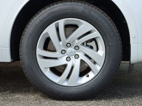 Certified 2025 Land Rover Discovery Sport S image 9