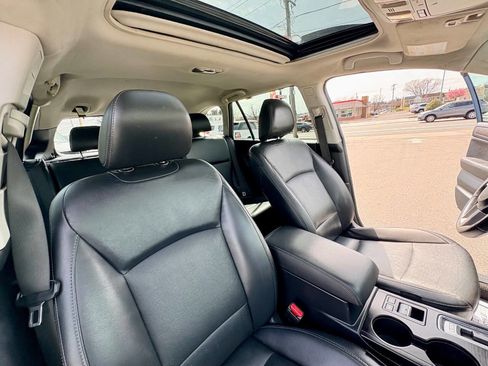 Used 2017 Subaru Outback 3.6R Limited image 34