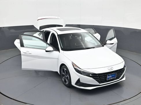 Certified 2021 Hyundai Elantra SEL w/ Convenience + Premium Package FWD image 30