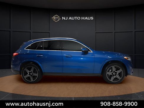 Used 2024 Mercedes-Benz GLC 300 4MATIC w/ AMG Line image 9