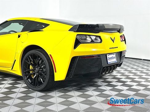 Used 2015 Chevrolet Corvette Z06 w/ 3LZ Preferred Equipment Group RWD image 46