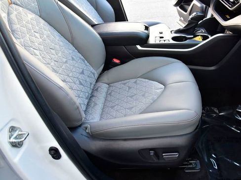 Used 2023 Toyota Highlander Bronze Edition image 14