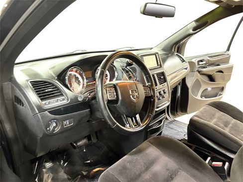 Used 2017 Dodge Grand Caravan SE image 9